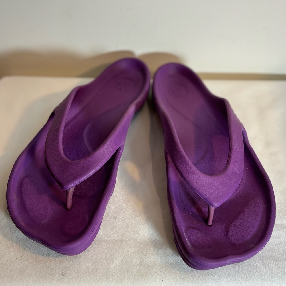 Crocs Sz 9 Almost Barefoot Slip On Flip Flop Slides Comfort Sole Sandals Shoes